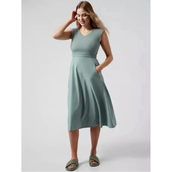 Athleta Ryder Dress Women's Medium Green Sleeveless Athletic Midi Dress - Picture 2 of 13